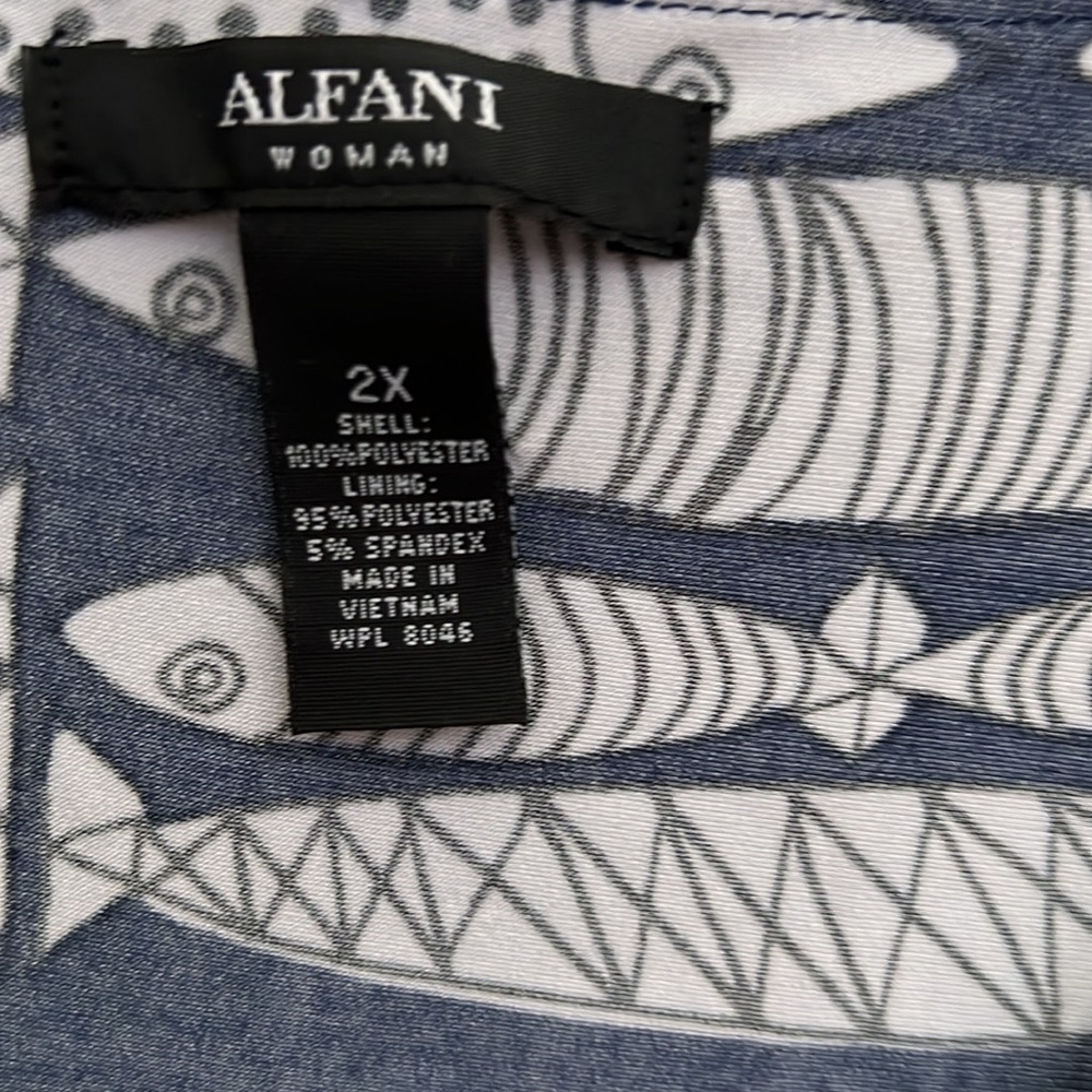 Alfani- Black V-neck tank with white fish print Size 2X - Picture 5 of 6